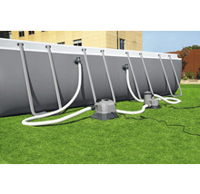 Aufstellpool mit Filterpumpe und Sandfilteranlage auf Rasen