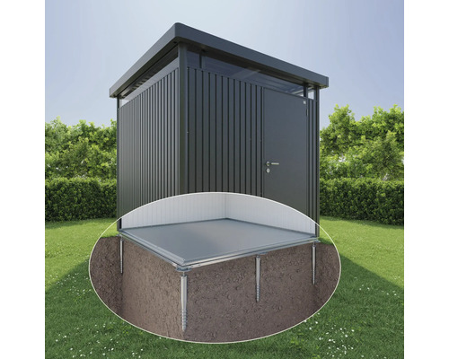 Gartenschrank mit Fundament auf Rasen