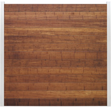 Garagentor mit Holzstruktur