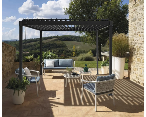 Pergola mit Lamellendach, Pfostenstärke 8 x 8 cm, 3 x 3 m anthrazit Terrasse mit Pergola, Sitzmöbeln und Blick in die Landschaft