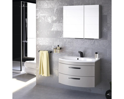 Modernes Badezimmer mit Waschtisch, Spiegelschrank und Handtuchhalter vor grauer Wand