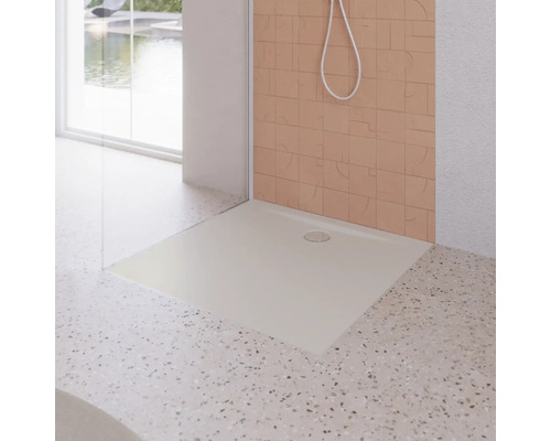 Quadratische Duschwanne im modernen Badezimmer