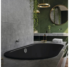 Modernes Badezimmer mit schwarzer Badewanne, Waschbecken und Spiegel