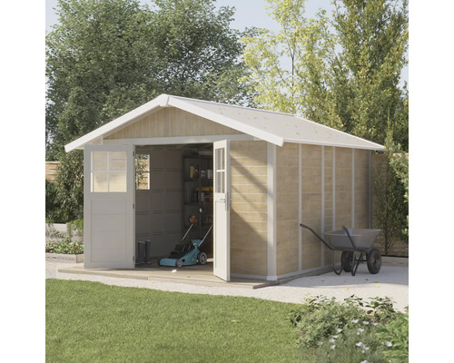 Gartenschuppen mit geöffneten Türen, Rasenmäher, Schubkarre und Gartengeräten