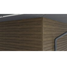 Nahaufnahme einer Fassade mit Holzverkleidung und Regenrinne