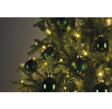 Geschmückter Weihnachtsbaum mit Kugeln und Lichtern