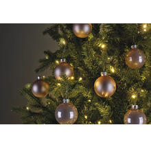 Weihnachtsbaum mit Christbaumkugeln und Lichterkette