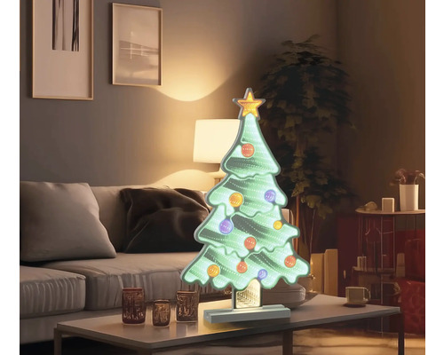 Dekorativer Weihnachtsbaum mit Sternspitze und Kugeln auf Tisch