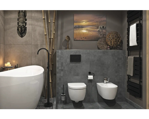 Modernes Badezimmer mit Badewanne, Toilette, Bidet und Handtuchwärmer