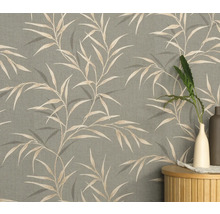 Tapete mit Bambusmuster an der Wand