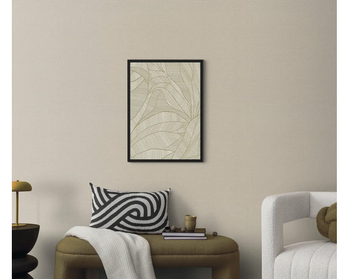 Wohnraum mit einem gerahmten Bild mit Blattmuster