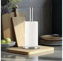 Küchenrollenhalter aus Edelstahl mit Papierrolle auf Holzbrett