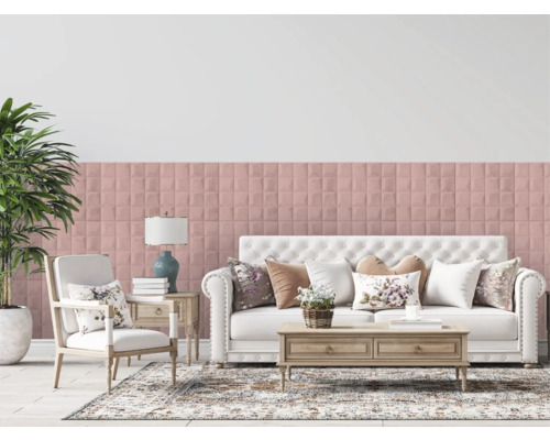 Helles Wohnzimmer mit Sofa, Sessel, Tisch und dekorativen Wandpaneelen