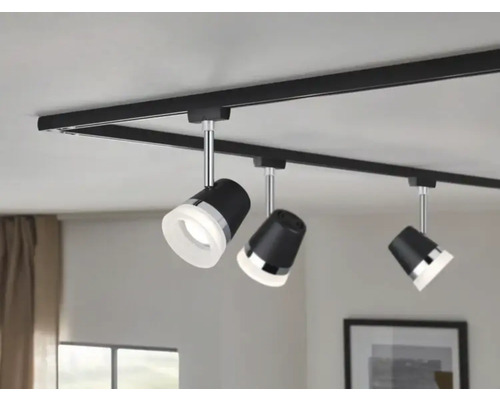 Deckenleuchte mit drei Strahlern an einer Schiene