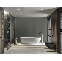 Modernes Badezimmer mit freistehender Badewanne, Toilette und Bidet