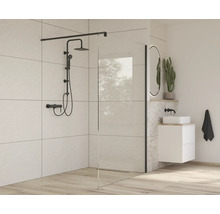 Modernes Badezimmer mit Duschwand, Duscharmatur und Waschtisch