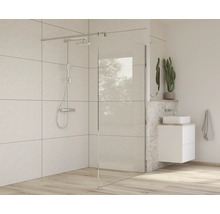 Begehbare Dusche mit Duscharmatur und Waschtisch im modernen Badezimmer