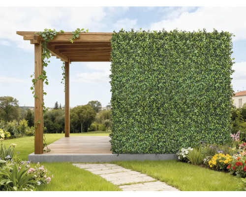 Garten mit Holzpavillon und künstlicher Hecke für Sichtschutz