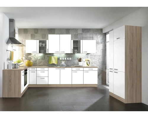 Moderne Küche mit weißen Schränken und Holzdetails für ein helles und organisiertes Ambiente.