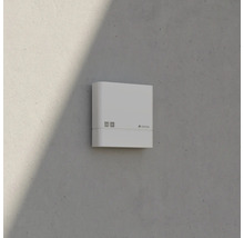 Steinel Logo auf einem Bewegungsmelder an der Wand