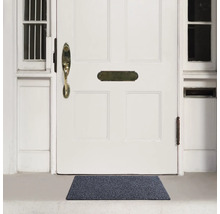 Schmutzfangmatte vor einer Haustür