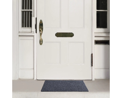 Schmutzfangmatte vor einer Haustür