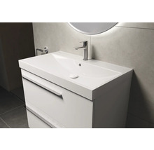 Weißer Waschtischunterschrank mit Becken und Armatur im Badezimmer