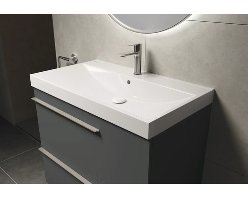 Waschtischkombination mit Waschbecken und Unterschrank im Badezimmer