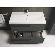 Waschtischunterschrank mit geöffneter Schublade, Waschbecken und Armatur im Badezimmer