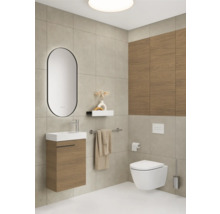 Modernes Badezimmer mit Waschbeckenunterschrank, Wand-WC und Spiegel