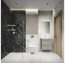 Modernes Badezimmer mit Dusche, Toilette, Waschtisch und Spiegel
