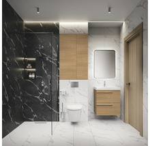 Modernes Badezimmer mit Dusche, Waschtisch, Spiegelschrank und Toilette in heller und dunkler Marmoroptik.