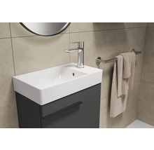 Badezimmer Waschbecken mit Unterschrank, Armatur und Handtuchhalter