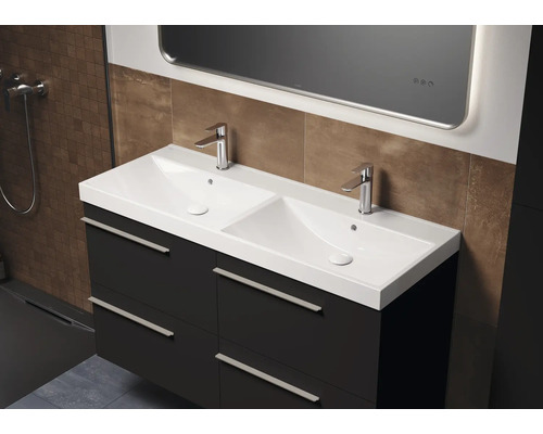 Waschtischunterschrank mit zwei Waschbecken und Schubladen im Badezimmer