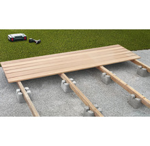 Terrassendielen auf Unterkonstruktion und Betonsteinen