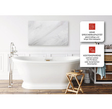 Badezimmer mit freistehender Badewanne und Infrarotheizung mit Marmoroptik