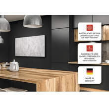 Wohnraum mit Natursteinheizung, Hinweisschild Natürliches Design, Hinweisschild Nachhaltig und Umweltfreundlich, Hinweisschild Made in Germany