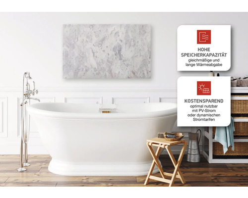 Badezimmer mit freistehender Badewanne, Holzfußboden und Heizpaneel an der Wand