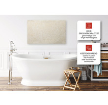 Badezimmer mit Badewanne und Infrarotheizung an der Wand