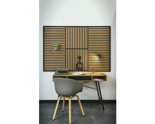 Sonava Profil Rahmenleiste 1 Quadrat schwarz foliert 592 x 25 x 22 mm Arbeitszimmer mit Holzpaneelwand, Schreibtisch und Stuhl