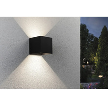 Quadratische Wandleuchte aus Metall für den Aussenbereich mit Lichtkegel