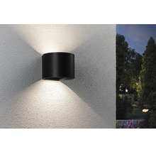 Schwarze Wandleuchte spendet Licht nach oben und unten