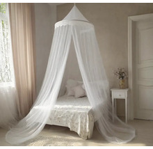 Schlafzimmer mit Bett und Moskitonetz-Himmel