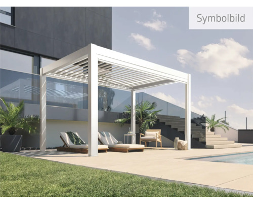 Freistehende Pergola mit Liegestühlen auf Terrasse am Pool