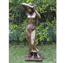 Figur einer Frau als Gartendekoration