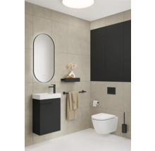 Modernes Badezimmer mit Waschtisch, Spiegel, Toilette und Accessoires