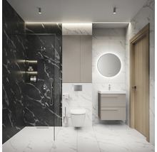 Modernes Badezimmer mit Dusche, Waschtisch, Spiegel und Toilette