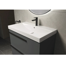 Waschtisch mit Unterschrank, Armatur und Spiegel in Badezimmer