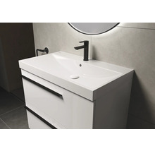 Waschtischunterschrank mit Waschbecken und Armatur im Badezimmer