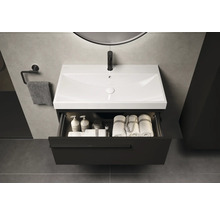 Waschtischunterschrank mit offenem Schubfach, Handtüchern und Pflegeprodukten